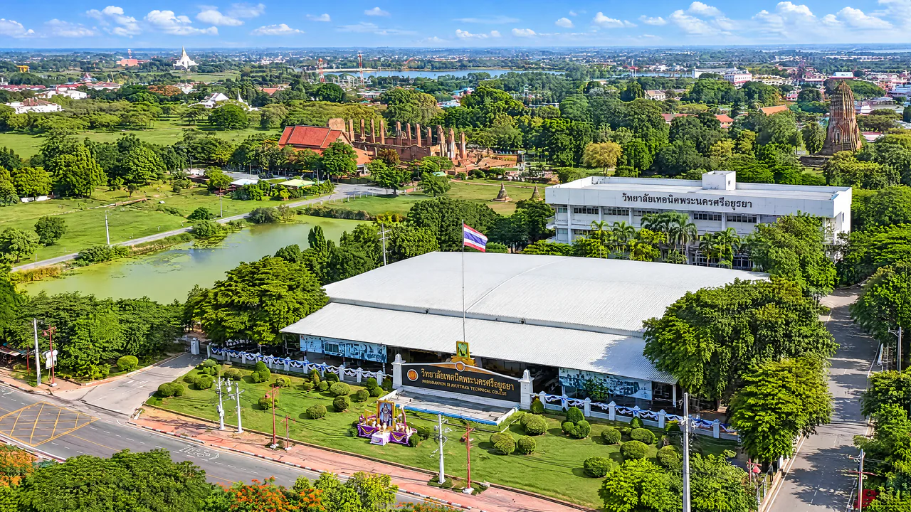ภาพมุมสูงบริเวณวิทยาลัยเทคนิคพระนครศรีอยุธยาและพื้นที่โดยรอบ